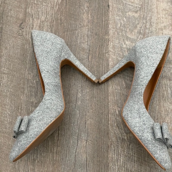 4’ inch barely worn heels with a bow. H&M brand - Picture 3 of 4